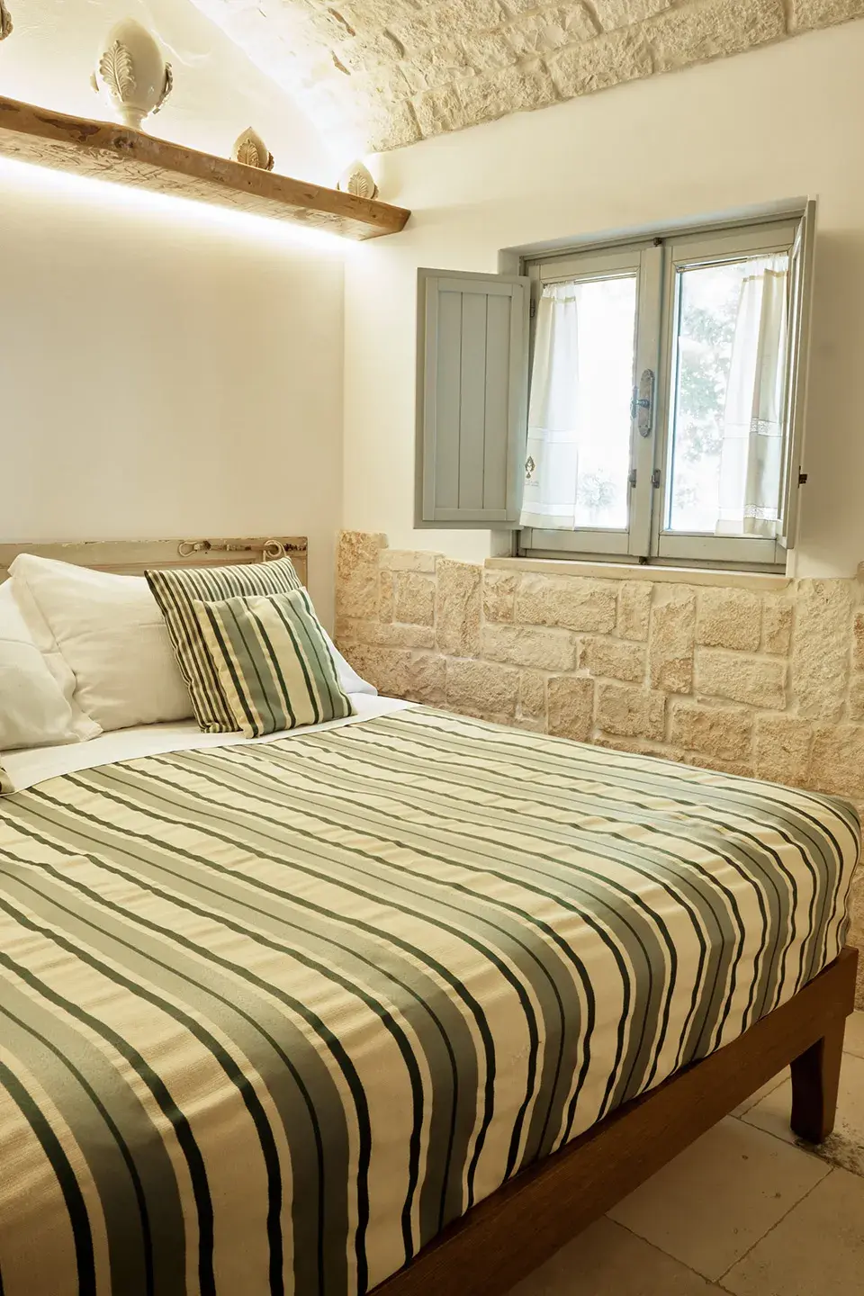 Trullo autentico restaurato con pietra a vista e riscaldamento a pavimento — Junior Suite Trullo, Palazzo Scotto